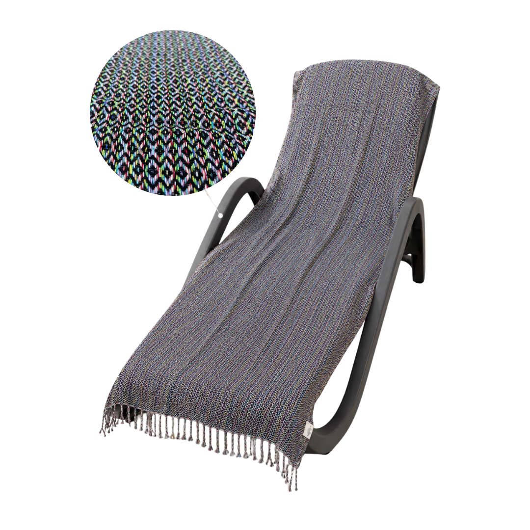 Hellblaues Hamamtuch Ocean StayOn von BeachAndSteam, 200x70 cm, weiches Strandtuch aus Baumwolle, zeigt das Tuch ausgelegt.