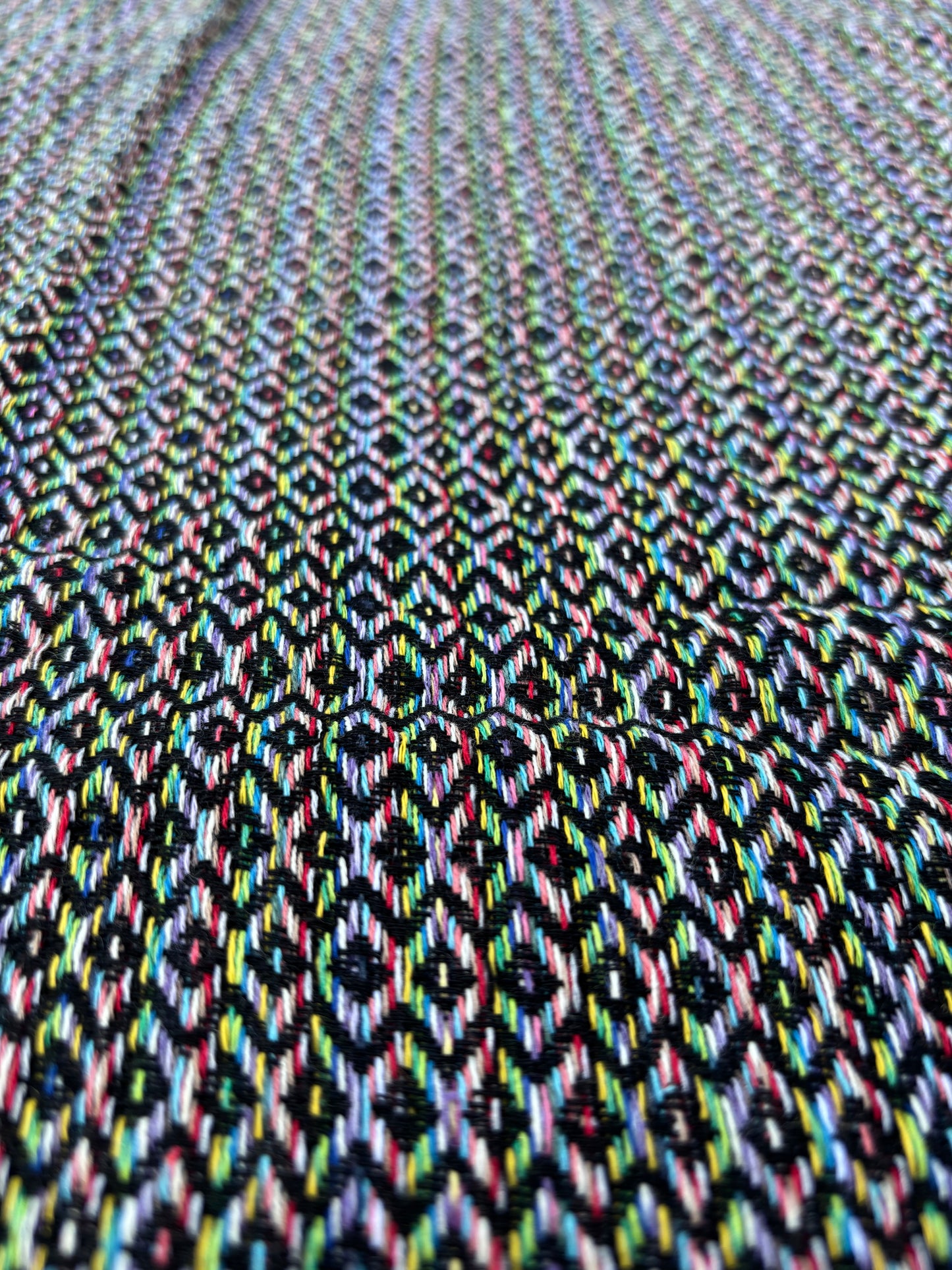 Badehandtuch Ocean StayOn von BeachAndSteam, 200 x 70 cm, weiches Hamamtuch mit Blautönen und maritigem Muster.