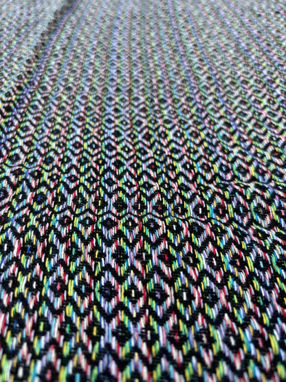 Badehandtuch Ocean StayOn von BeachAndSteam, 200 x 70 cm, weiches Hamamtuch mit Blautönen und maritigem Muster.