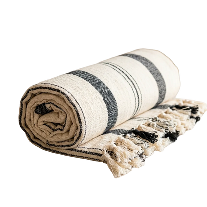 Großes Strandtuch XL Anatolia von BeachAndSteam mit buntem, türkischem Muster, Maße 130 x 180 cm, aus weichem Stoff.