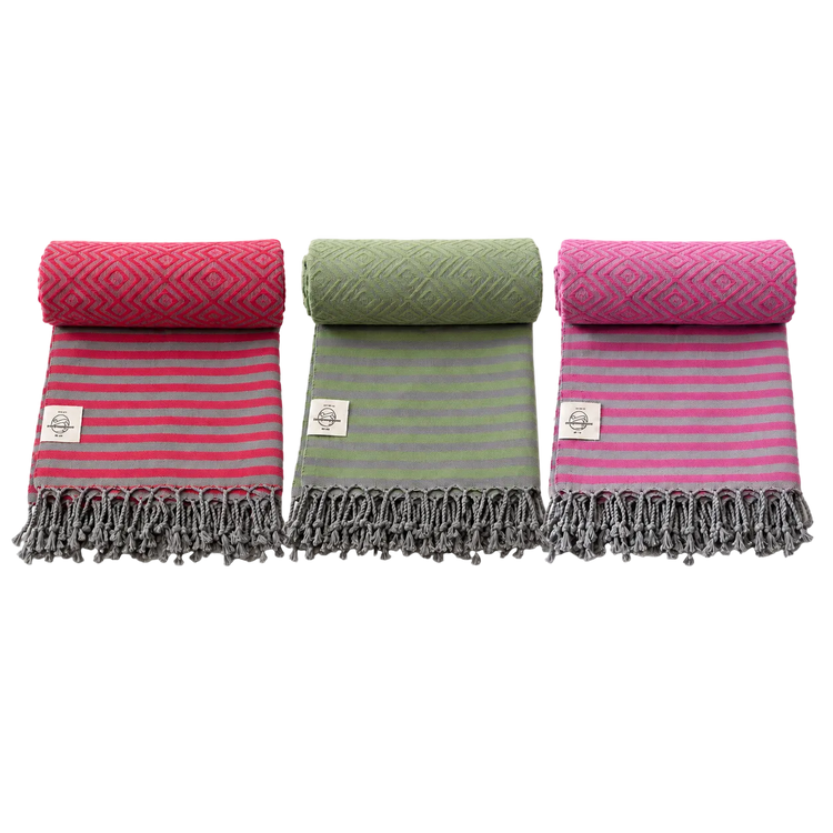 Hammam-Handtuch MAHINA von BeachAndSteam, aus Baumwolle, als Strand- und Saunatuch, in hellen Farben, mit frischem Design.