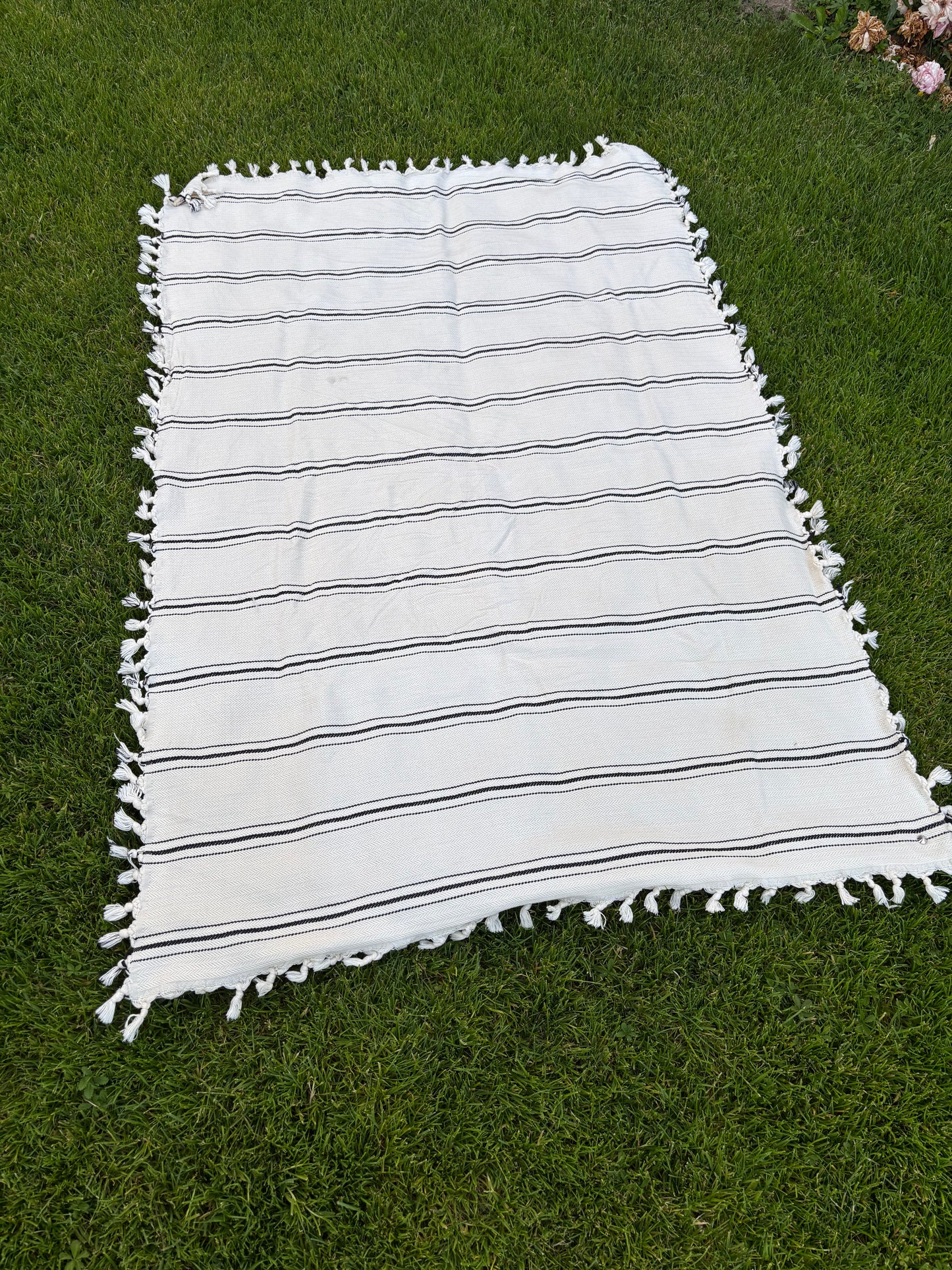 Großes Strandtuch XL Anatolia von BeachAndSteam, 130x180 cm, mit buntem, mediterranem Muster auf weichem Stoff.