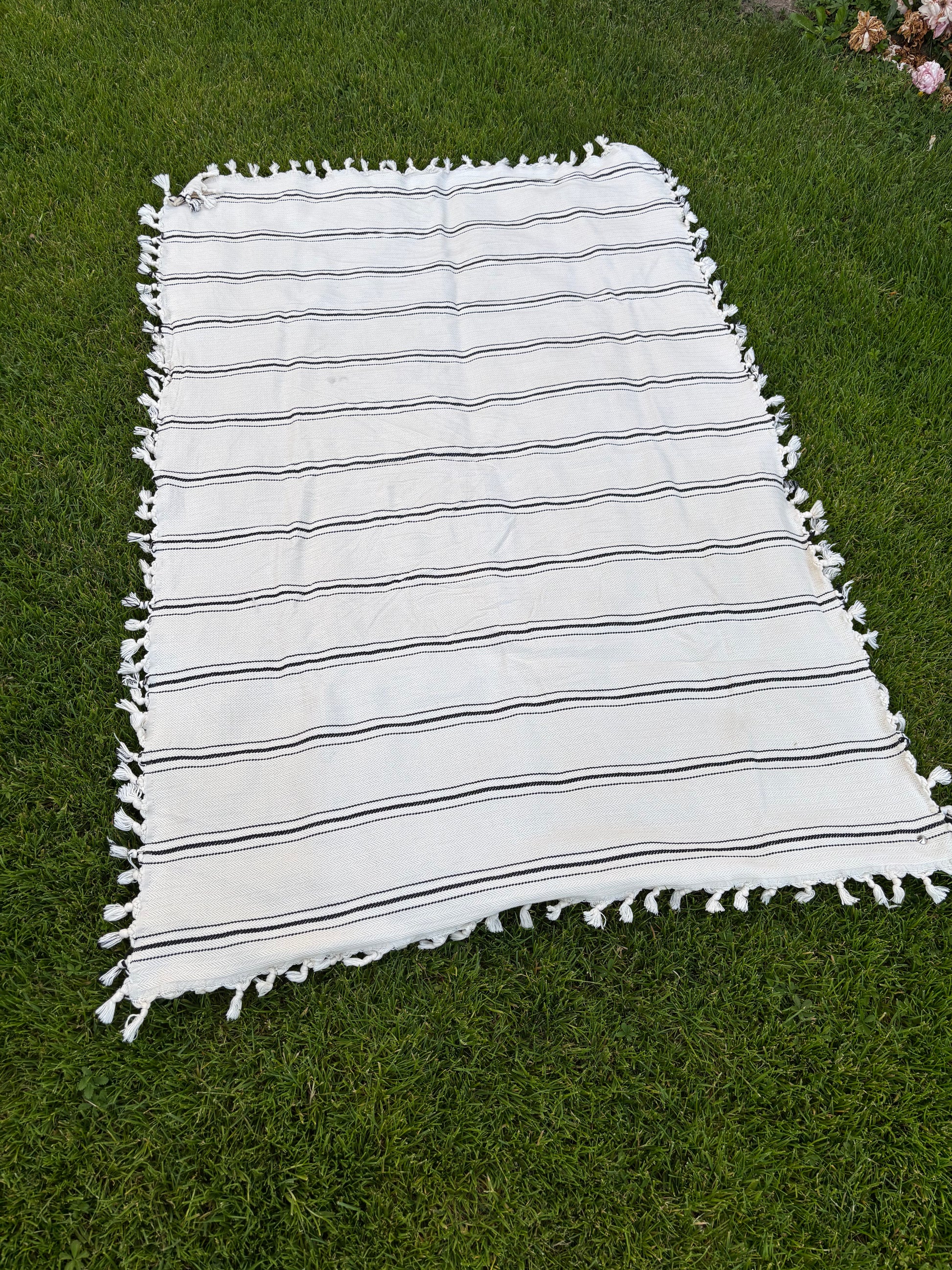 Großes Strandtuch XL Anatolia von BeachAndSteam, 130x180 cm, mit buntem, mediterranem Muster auf weichem Stoff.