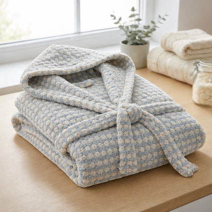 Bademantel von BeachAndSteam aus Baumwolle in Blau und Creme, mit Kapuze, im Saunatuch & Bademantel Bundle.
