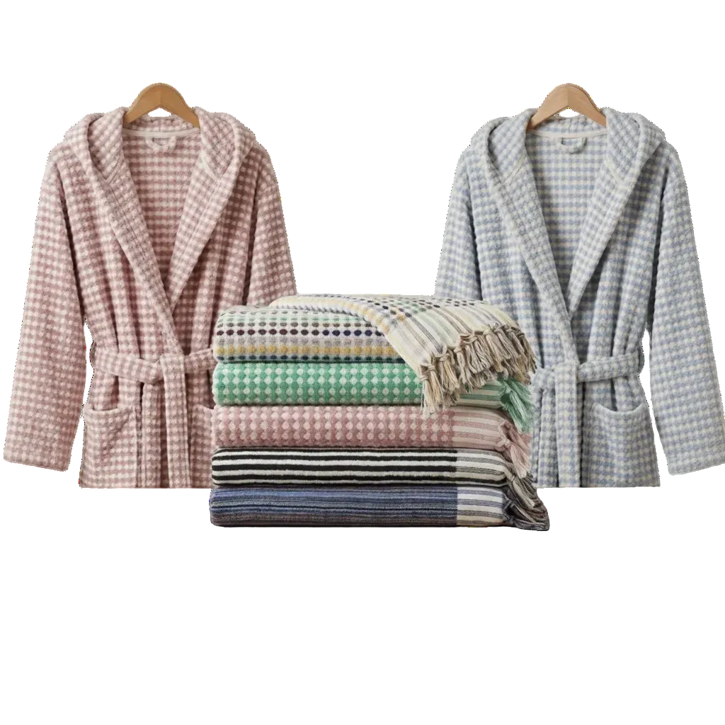 BeachAndSteam Saunatuch und Bademantel Bundle aus Baumwolle, bequem und weich, ideal für Wellness und Sauna.