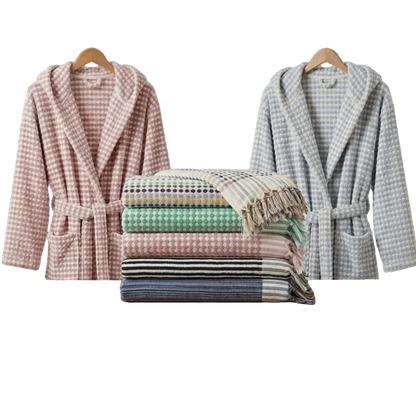 BeachAndSteam Saunatuch und Bademantel Bundle aus Baumwolle, bequem und weich, ideal für Wellness und Sauna.