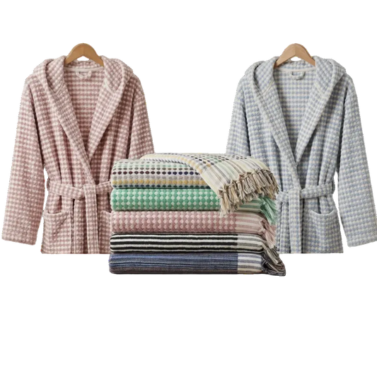 BeachAndSteam Saunatuch und Bademantel Bundle aus Baumwolle, bequem und weich, ideal für Wellness und Sauna.