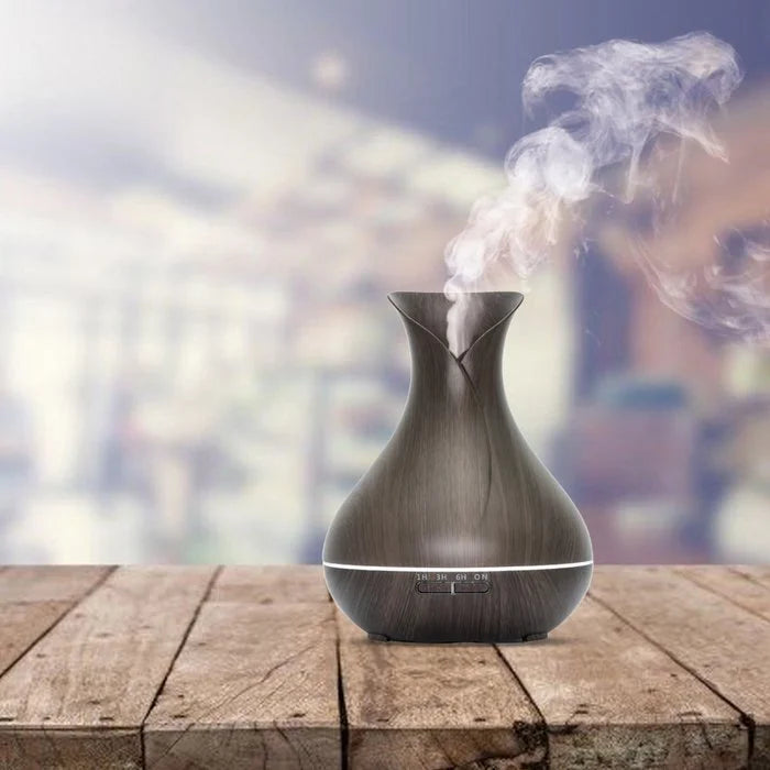 Aroma-Diffusor von BeachAndSteam, elegantes Design, zeigt den Diffusor mit Wasserbehälter und Aromalicht in modernem Stil