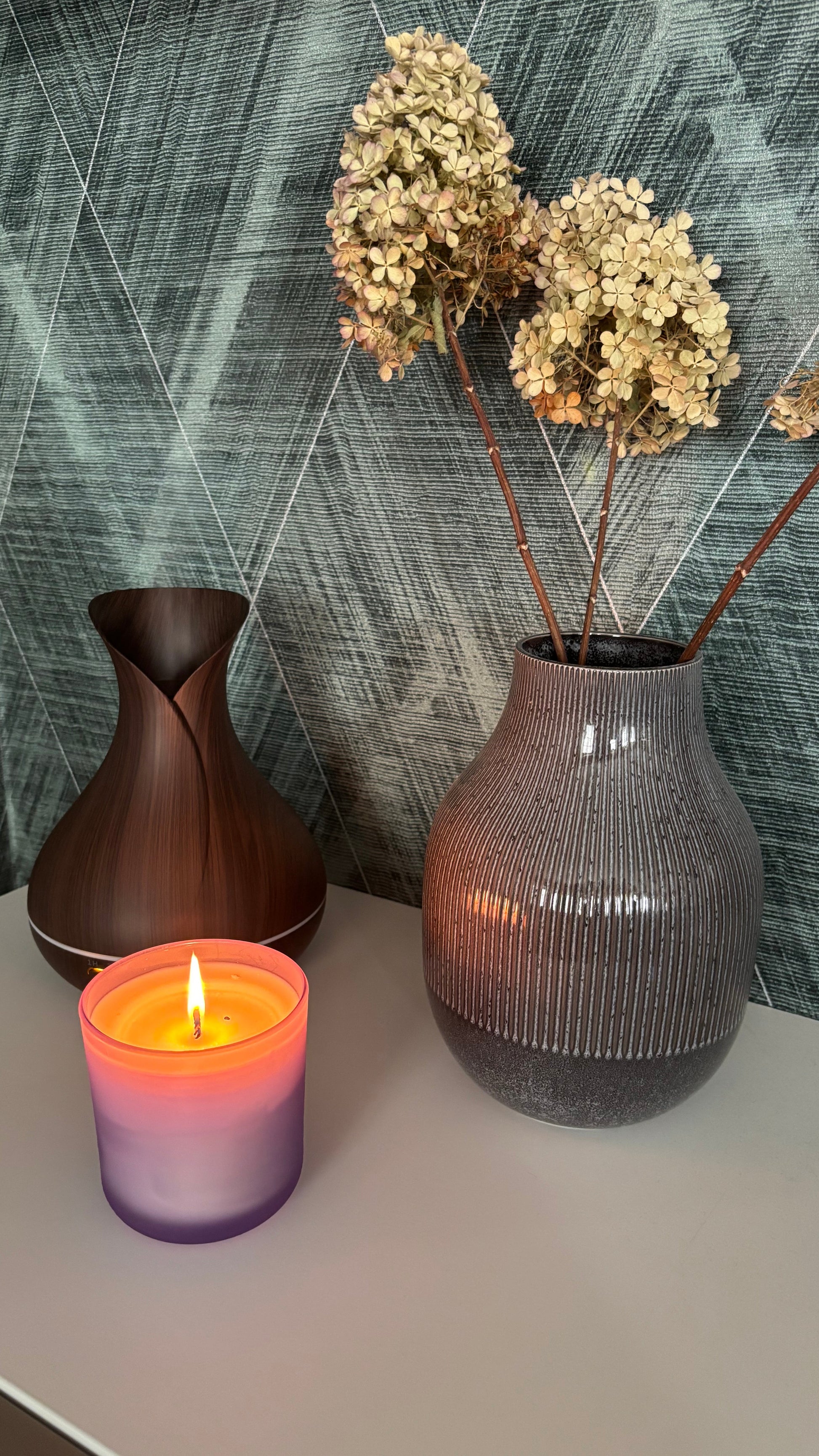Aroma-Diffusor von BeachAndSteam, elegantes Design, mit Wasserbehälter und LED-Beleuchtung für Aromatherapie und Raumduft.