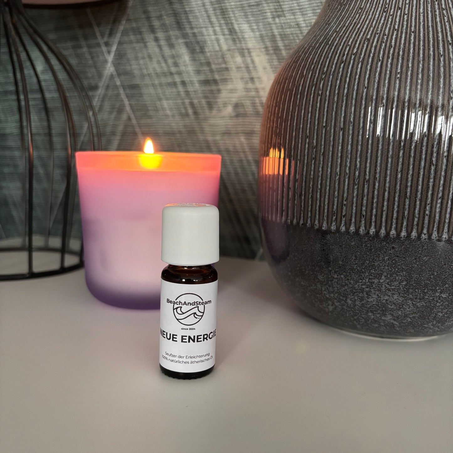 Flasche mit 10 ml New Energy von BeachAndSteam, energetischer Duftstoff in einem klaren Fläschchen