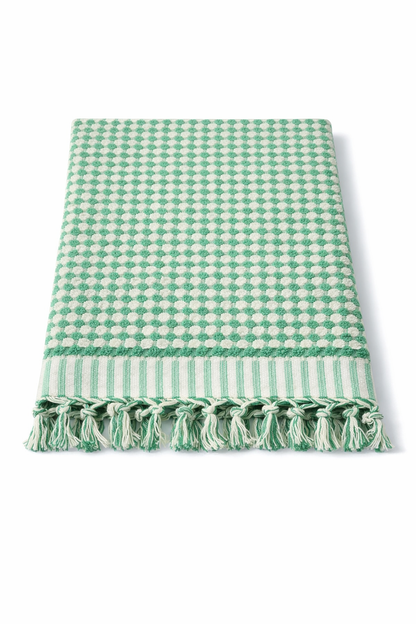 Großes DOTWAVE Saunatuch von BeachAndSteam, 90x175 cm, 100 % Baumwolle, mit buntem Confetti-Design, angenehm weich für die Sauna.