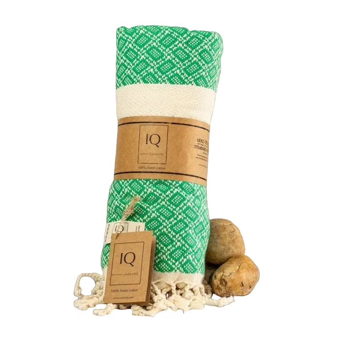 Blaues Hamamtuch Bolivia von cotonIQ, weiches Baumwolltuch mit traditionellem Muster, zum Baden und Entspannen.