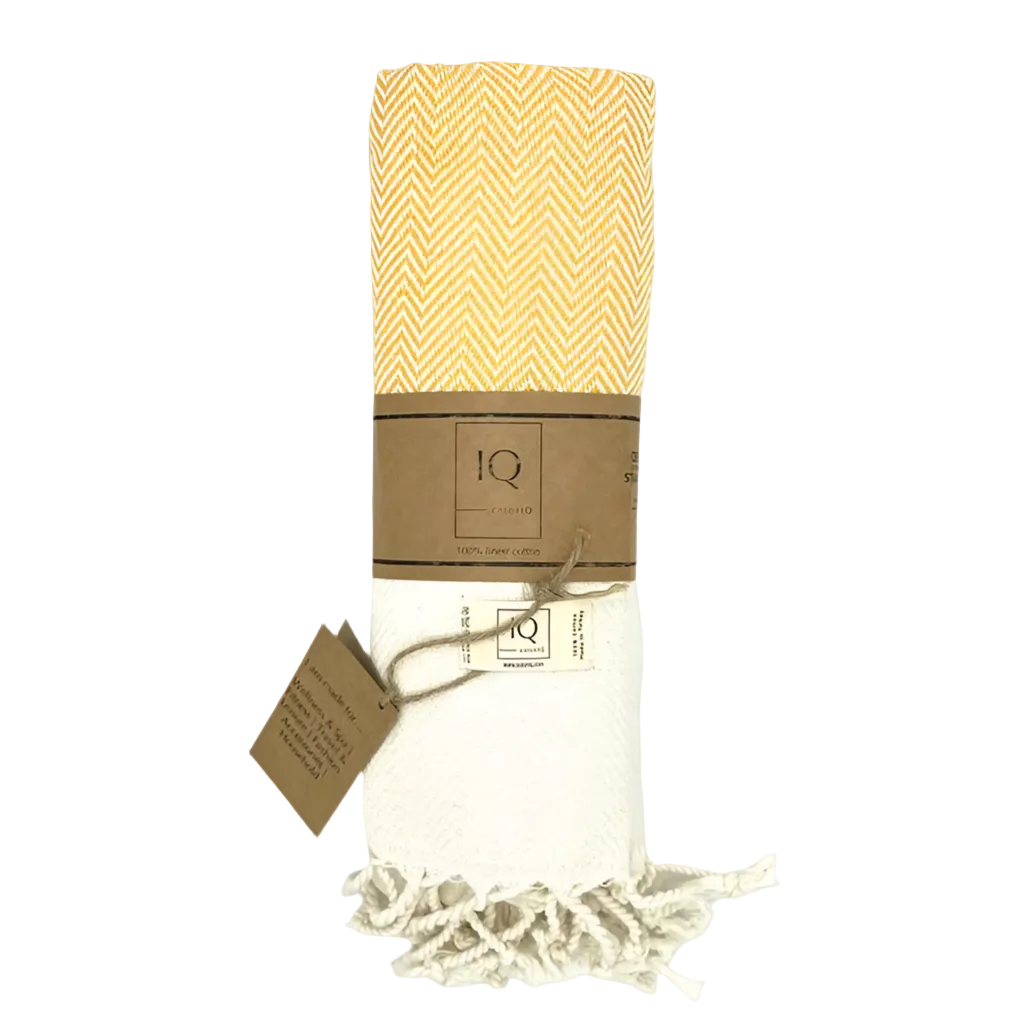 Gelbes Hamamtuch Venezuela von cotonIQ, weiches Handtuch aus Baumwolle, zeigt typische Muster und Textur, ideal für Sauna und Strand