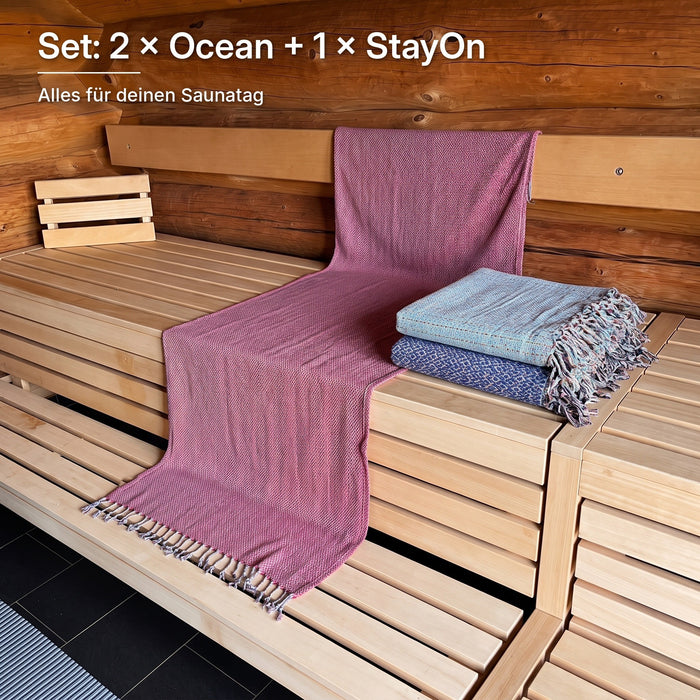 Hamamtuch-Set Single: 2 × Hamamtuch Ocean und 1 × StayOn über die Saunabank gezogen
