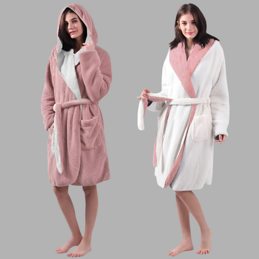 Wendebademantel von HOMELEVEL mit Lammfelloptik und Kapuze, beidseitig tragbar, weiche Textur, gemütliches Design.