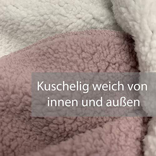 Nahaufnahme des HOMELEVEL Wendebademantels: kuschelige Lammfelloptik innen und außen