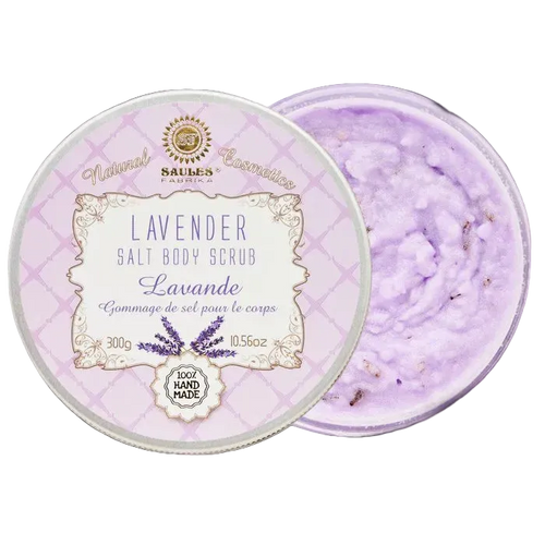 Salz-Körperpeeling Lavendel von Saules Fabrika, 300 g, geöffnete Dose mit lila Peeling