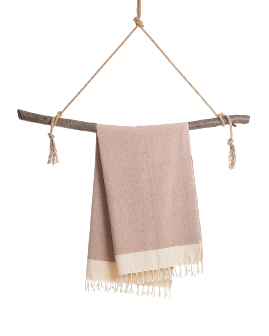 Hellblaues Hamamtuch Manolia von Samimi, weiches Baumwolltuch mit dekorativem Muster, ideal für Sauna und Strand.