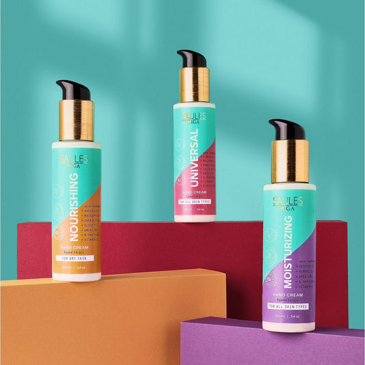 Handcreme von Saules Fabrika in einer weißen Tube mit blauer Kappe, auf einem weißen Hintergrund.