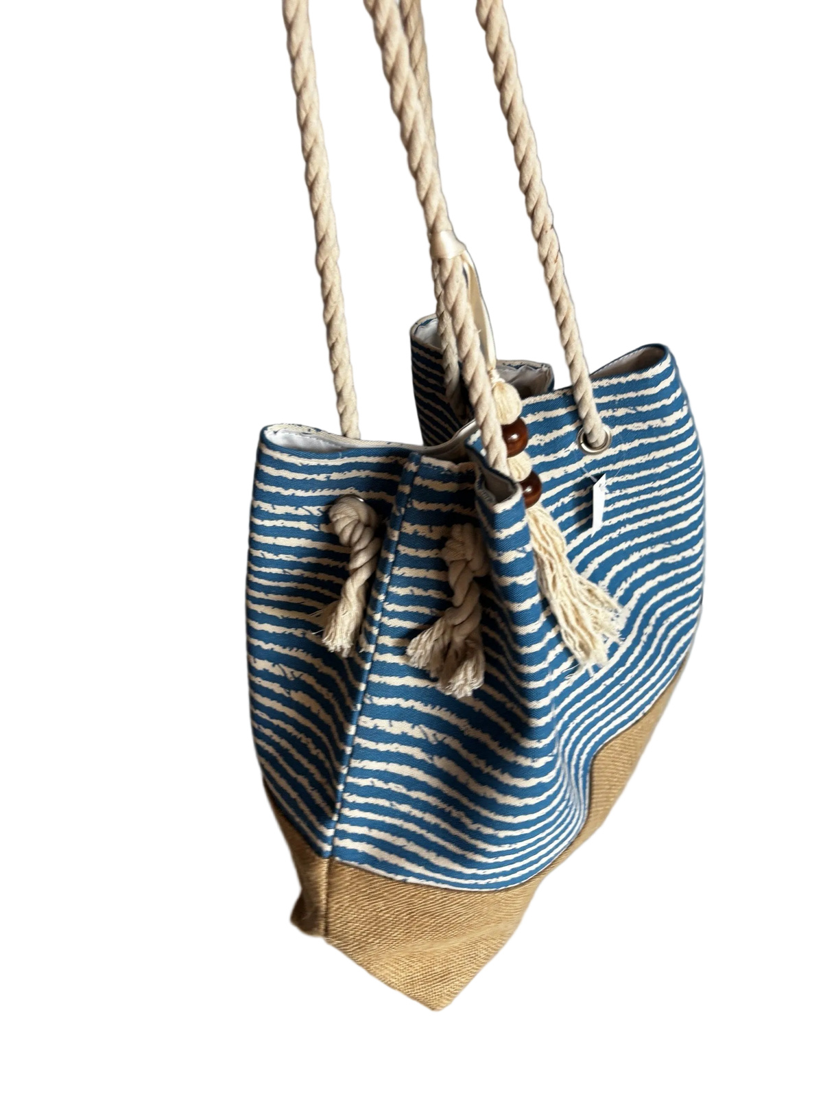 Strandtasche Marina hängend, Seitenansicht mit Kordelknoten