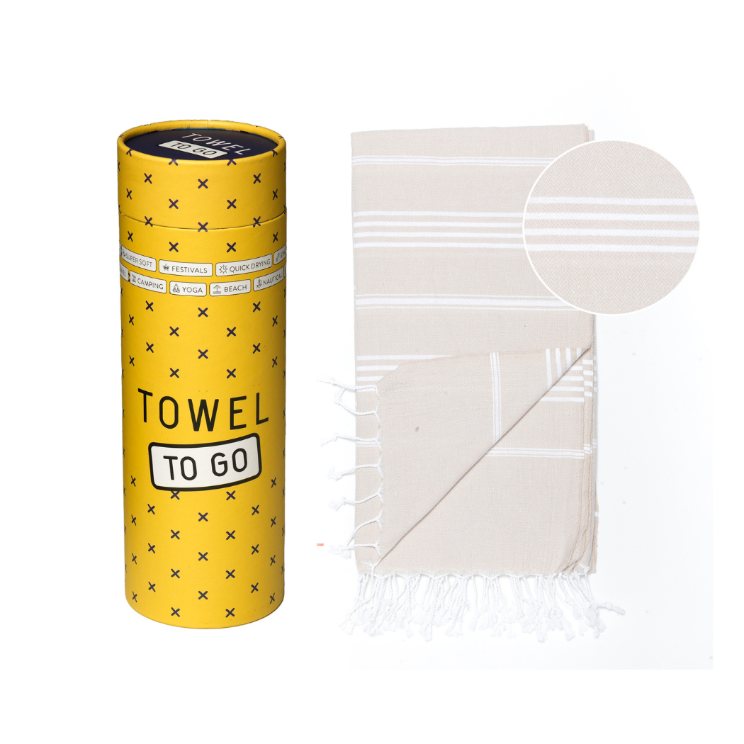Beiges Hamamtuch von Towel To Go aus 100 % recycelter Baumwolle, weiches Handtuch für unterwegs oder als Geschenk.