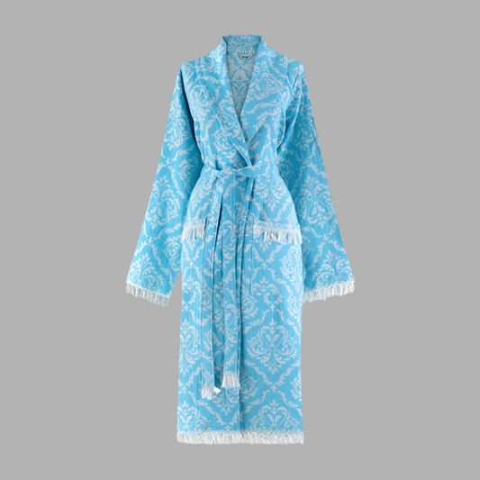 Bademantel von Trimita Barock aus 100 % Baumwolle in Blau, detailreiche Stickereien und weiche Textur sichtbar