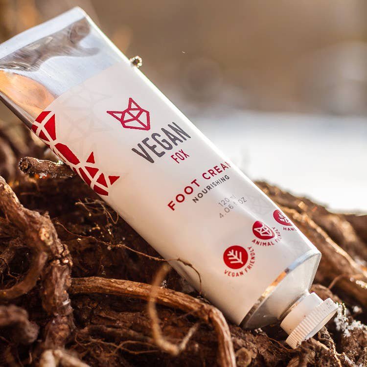 VEGAN FOX Fußcreme mit Aloe Vera auf Wurzelholz