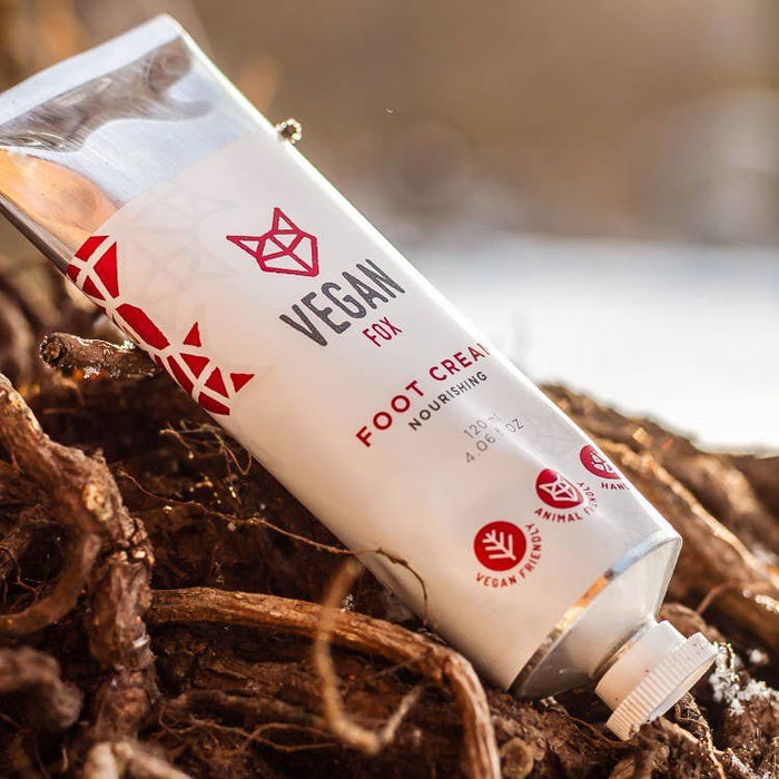 VEGAN FOX Fußcreme mit Aloe Vera auf Wurzelholz